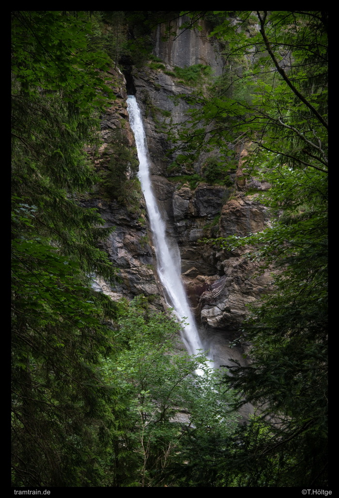 https://www.tramtrain-bilder.de/wp-content/Bilder/2025/T2025-06-23_020-Lauterbrunnental-Wasserfall_DSO.jpg